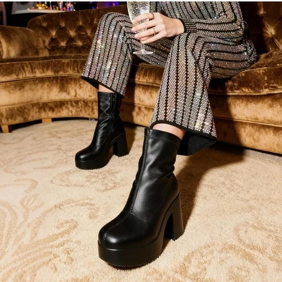 Black Platform Heeled Boots - Picture 2 of 4